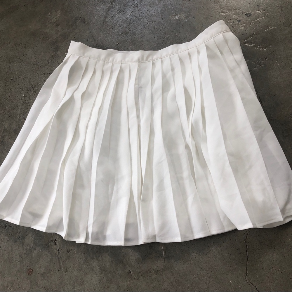Pleated white skirt